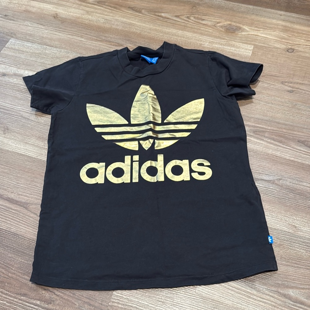 Black adidas t-shirt